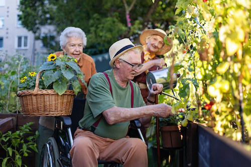 Senior living communities can offer many advantages to seniors.